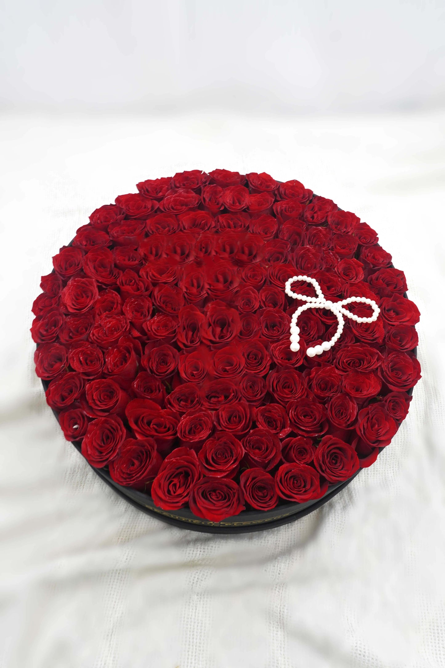 Round Gift Box 131 Premium Red Roses