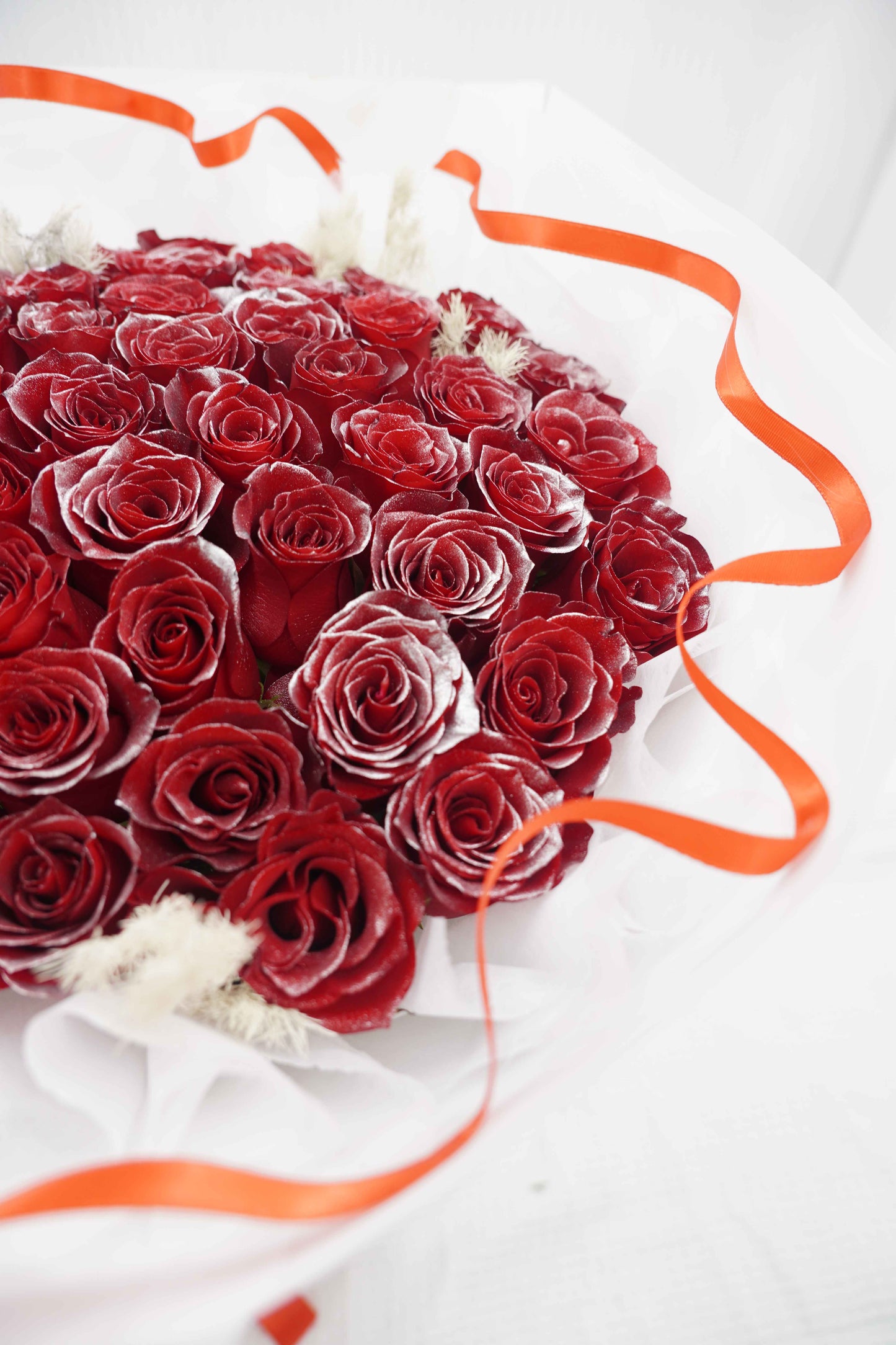 Christmas Exclusive Snow-Covered Rose Bouquet