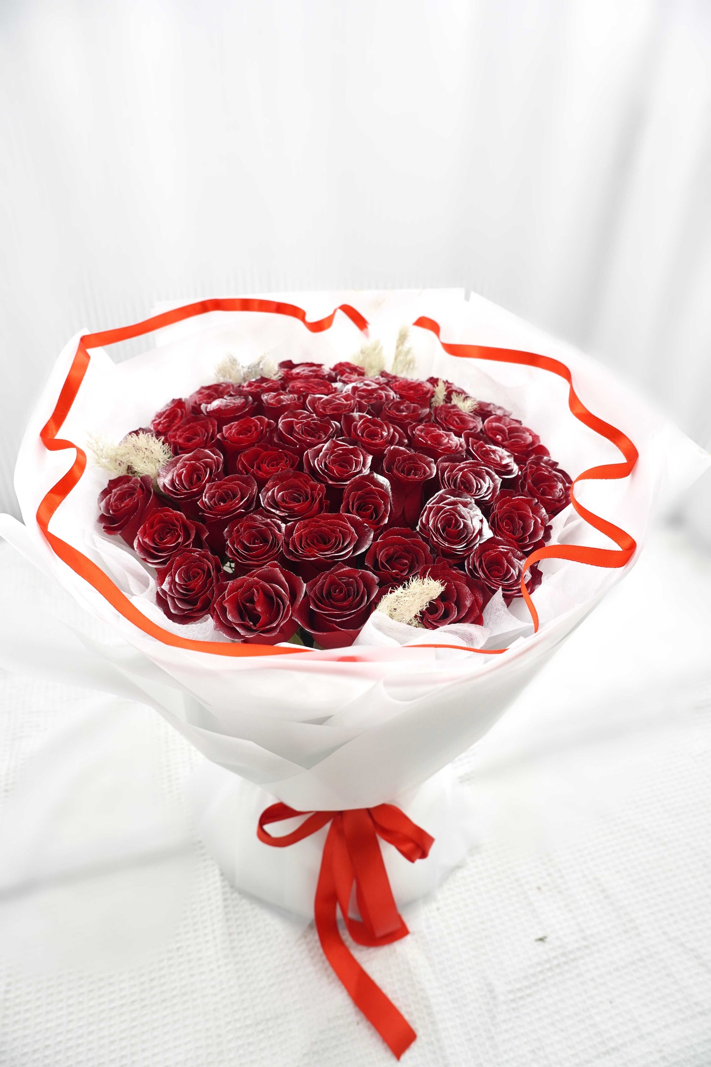 Christmas Exclusive Snow-Covered Rose Bouquet