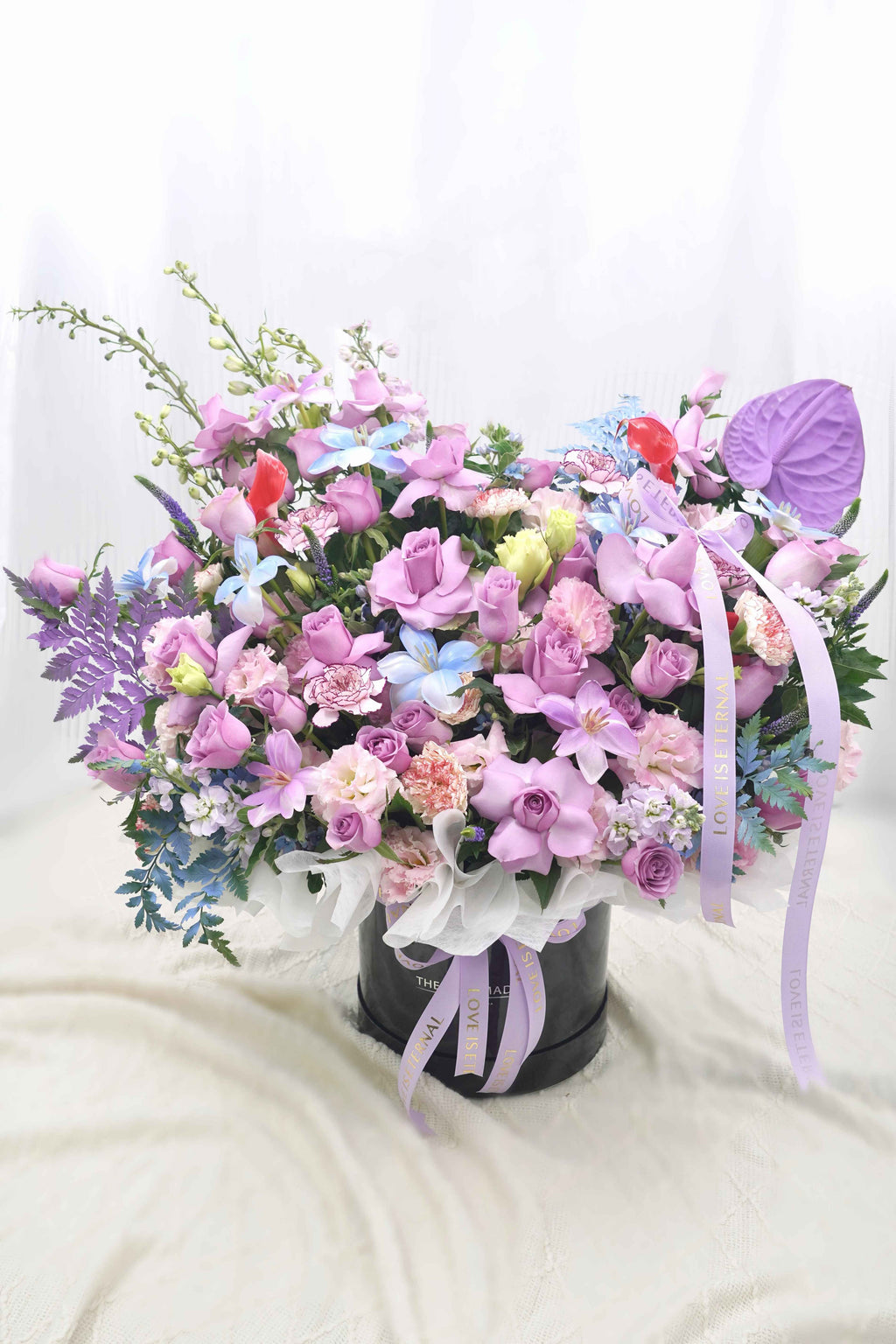 Secret Garden | Mixed Bouquet Hugging Poke