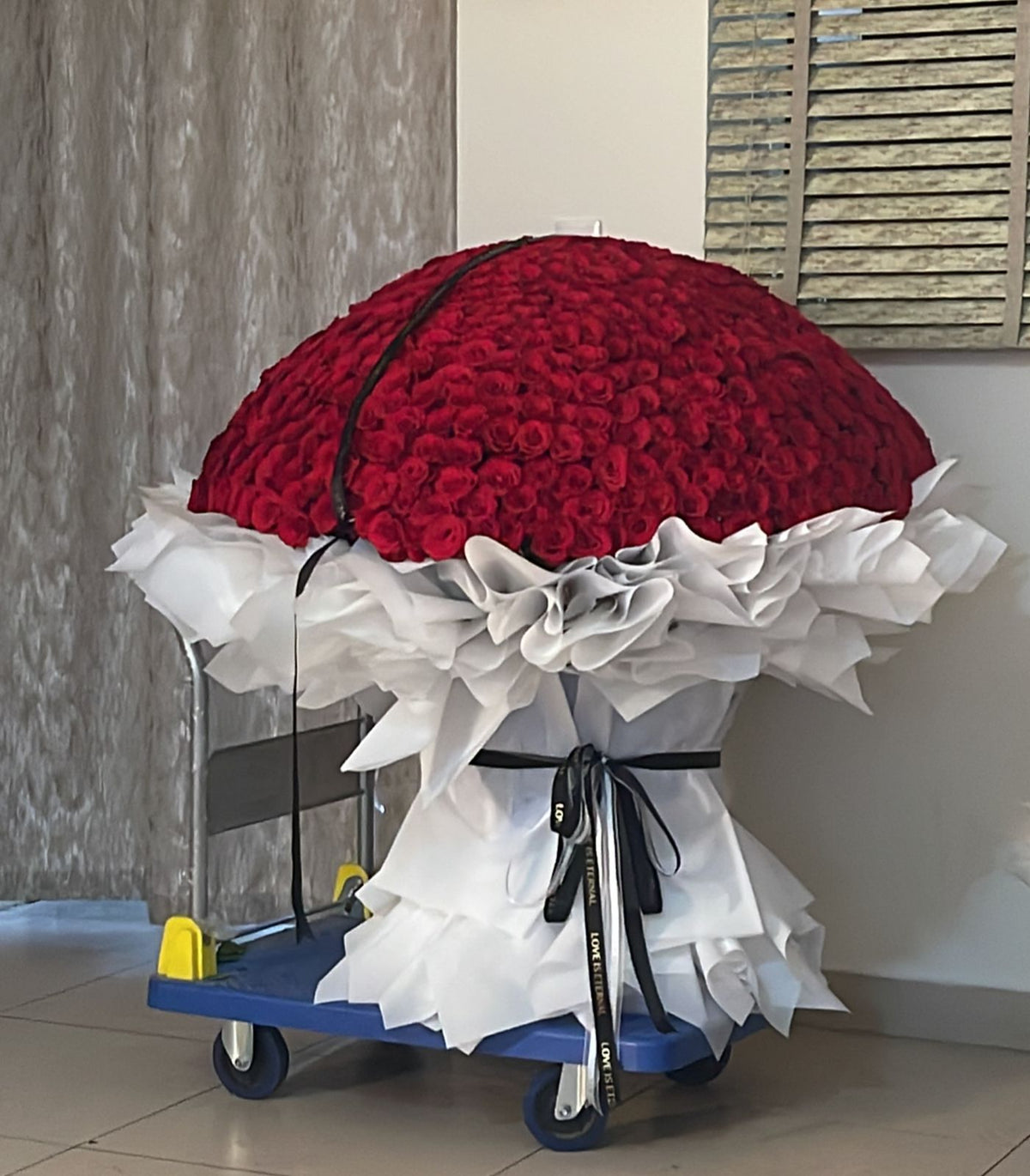 1001 Red Roses 1001 Premium Red Roses Bouquet – vasees