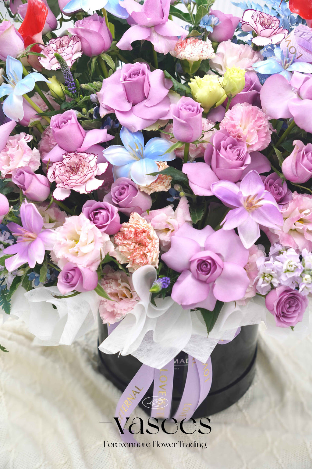 Secret Garden | Mixed Bouquet Hugging Poke