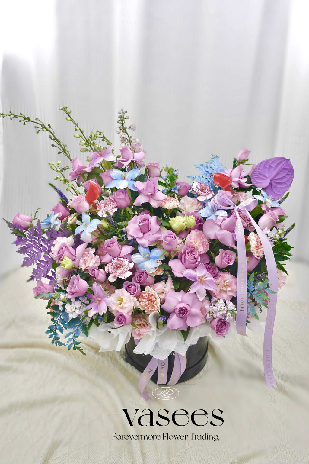 Secret Garden | Mixed Bouquet Hugging Poke