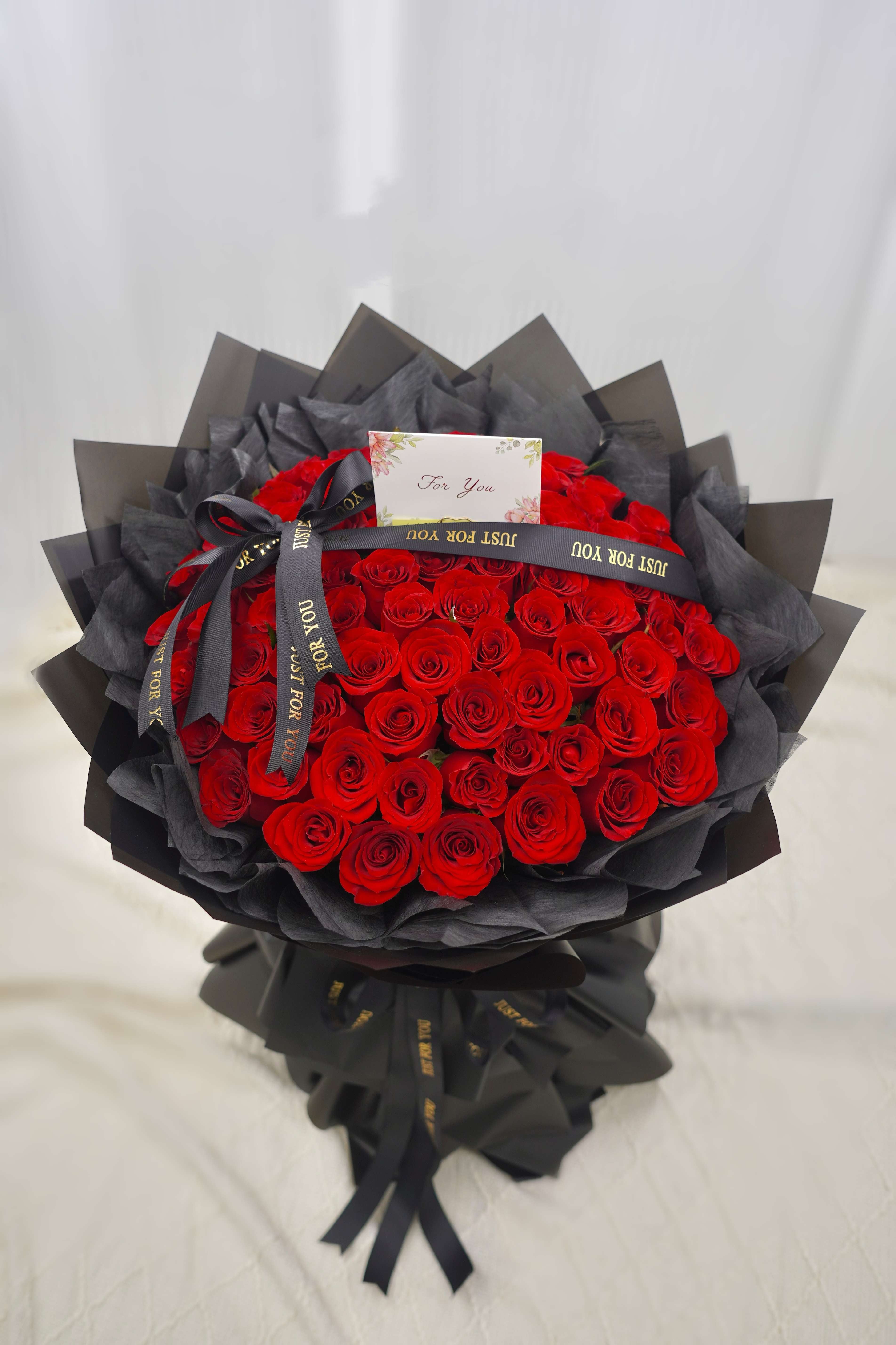 Bouquet Of 70 cm Long | Premium Red Roses – vasees